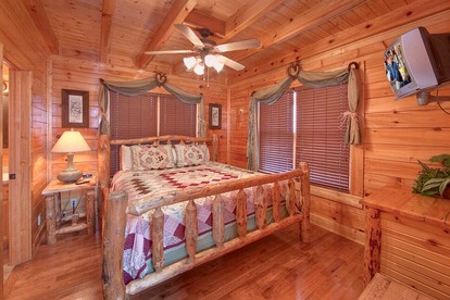 Stunning Luxury Log Cabin with Game Room and Hot-tub in Sevierville, Tennessee - Sevierville, Tennessee - glamping.directory