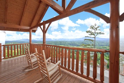 Stunning Luxury Log Cabin with Game Room and Hot-tub in Sevierville, Tennessee - Sevierville, Tennessee - glamping.directory