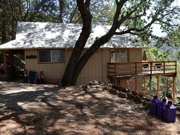 Charming Cabin Rental with Fantastic Views of Slate Mountain near Camp Nelson, California - Springville, California - glamping.directory