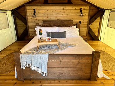 Enchanting Tented Cabin with Amazing Interior and Exterior in Tekamah, Nebraska - Tekamah, Nebraska - glamping.directory