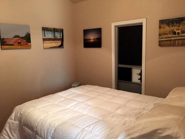 Pet-Friendly Lakeside Cabin Rental in Hideaway Harbor near Yantis, Texas - Yantis, Texas - glamping.directory