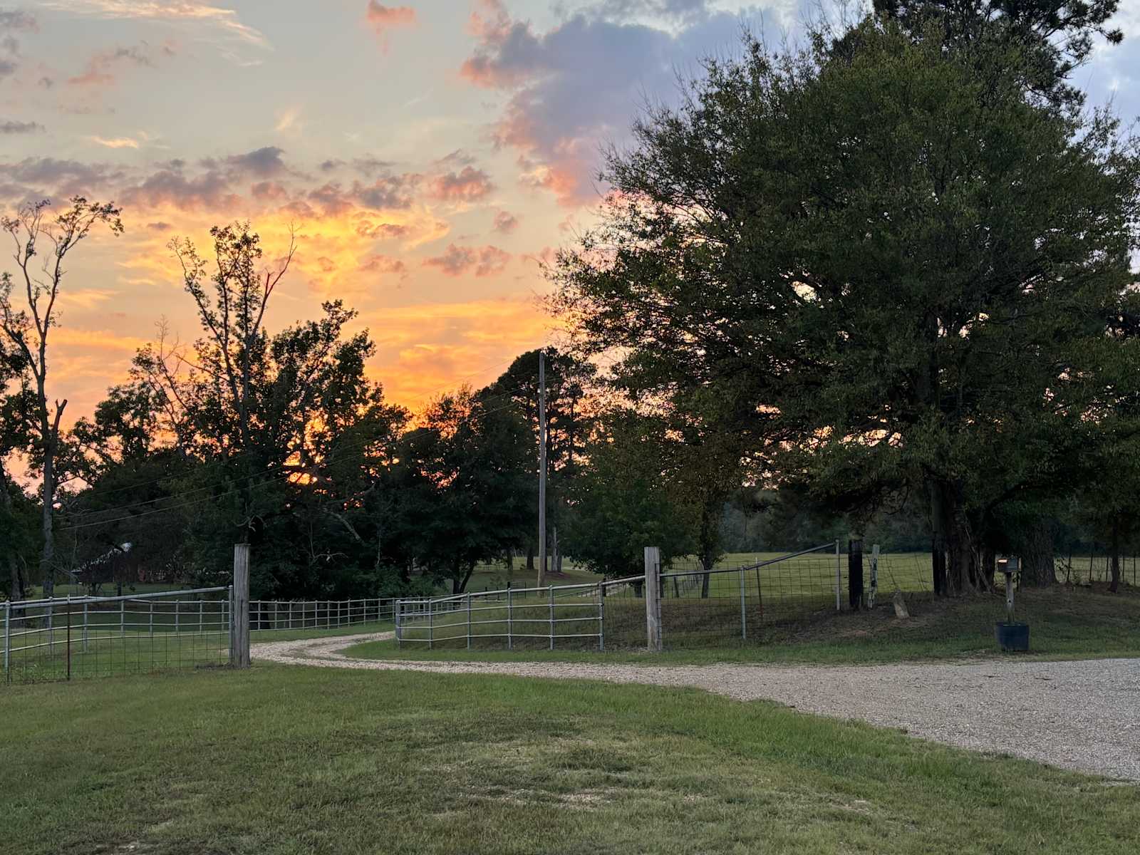 Ranch & Retreat - Okolona, Arkansas - glamping.directory