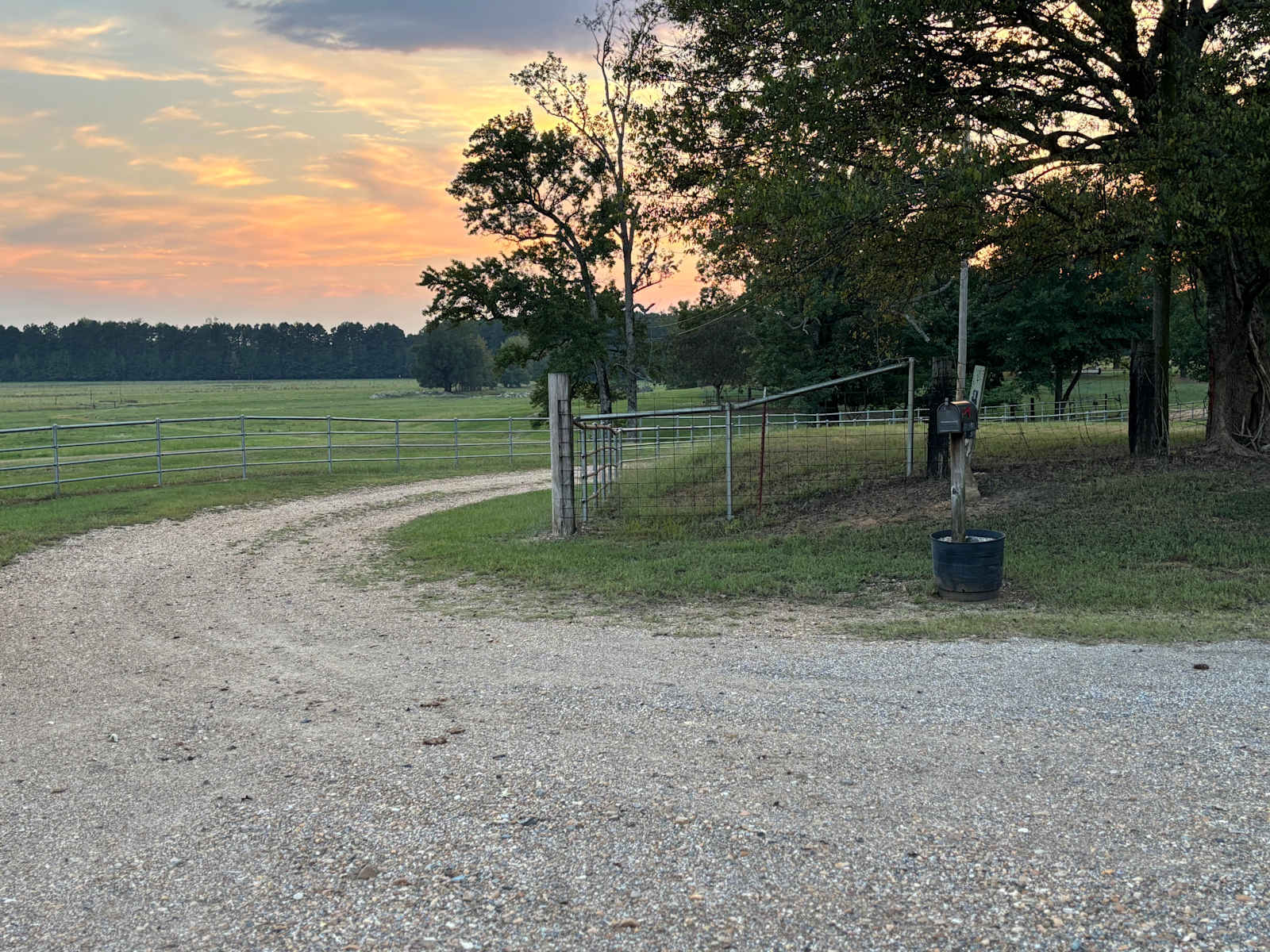 Ranch & Retreat - Okolona, Arkansas - glamping.directory