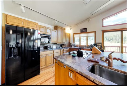 Fully-Equipped Blue River Cabin for Ten, Perfect for Skiing Getaways Colorado - Blue River, Colorado - glamping.directory