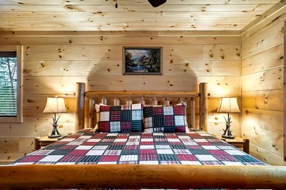 Serene Cabin with Hot-tub and Fire Pit in Pigeon Forge, Tennessee - Pigeon Forge, Tennessee - glamping.directory