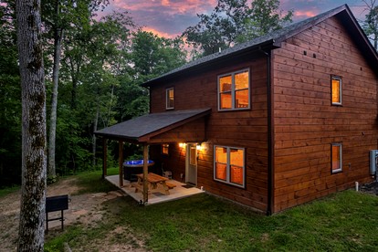 Serene Cabin with Hot-tub and Fire Pit in Pigeon Forge, Tennessee - glamping.directory