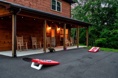 Serene Cabin with Hot-tub and Fire Pit in Pigeon Forge, Tennessee - Pigeon Forge, Tennessee - glamping.directory