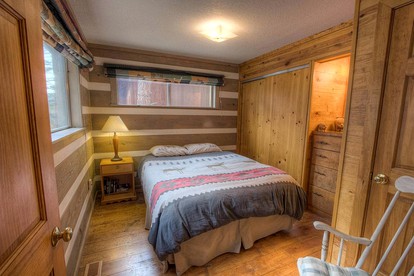Superb Family Cabin with Hot Tub near Heavenly Valley Ski Area in Lake Tahoe, California - South Lake Tahoe, California - glamping.directory