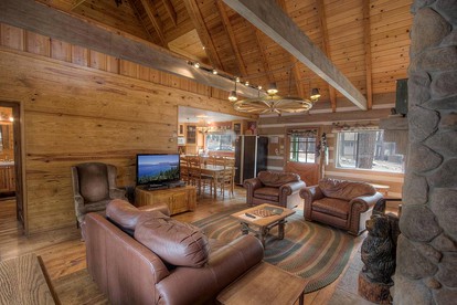 Superb Family Cabin with Hot Tub near Heavenly Valley Ski Area in Lake Tahoe, California - South Lake Tahoe, California - glamping.directory