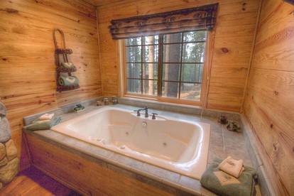 Superb Family Cabin with Hot Tub near Heavenly Valley Ski Area in Lake Tahoe, California - South Lake Tahoe, California - glamping.directory