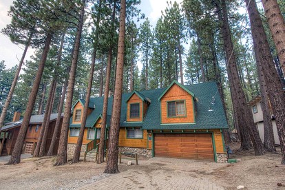 Superb Family Cabin with Hot Tub near Heavenly Valley Ski Area in Lake Tahoe, California - glamping.directory