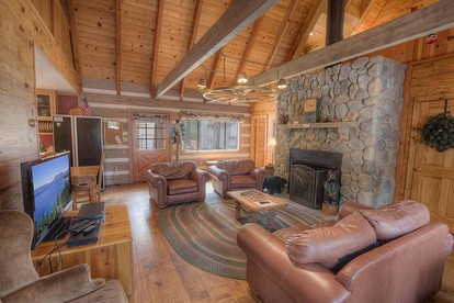 Superb Family Cabin with Hot Tub near Heavenly Valley Ski Area in Lake Tahoe, California - South Lake Tahoe, California - glamping.directory
