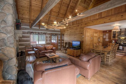 Superb Family Cabin with Hot Tub near Heavenly Valley Ski Area in Lake Tahoe, California - South Lake Tahoe, California - glamping.directory