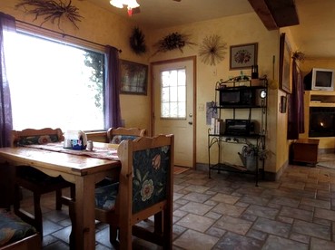 Vacation Rental with Relaxing Jacuzzi near Little Granite Mountain, Arizona - Prescott, Arizona - glamping.directory