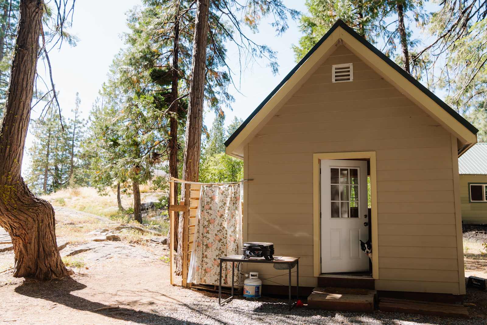 Pequena Huts - glamping.directory