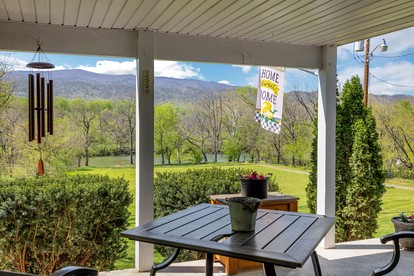 Serene Riverside Getaway with Hot Tub and Panoramic Views in Shenandoah, Virginia - Shenandoah , Virginia - glamping.directory