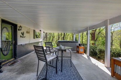 Serene Riverside Getaway with Hot Tub and Panoramic Views in Shenandoah, Virginia - Shenandoah , Virginia - glamping.directory