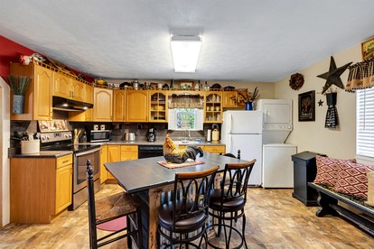 Serene Riverside Getaway with Hot Tub and Panoramic Views in Shenandoah, Virginia - Shenandoah , Virginia - glamping.directory