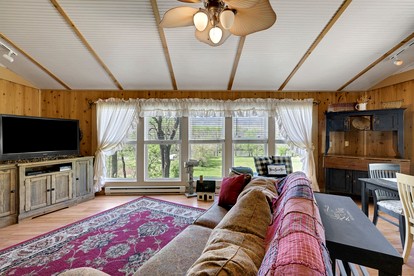 Serene Riverside Getaway with Hot Tub and Panoramic Views in Shenandoah, Virginia - Shenandoah , Virginia - glamping.directory