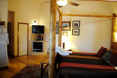 Cozy Suite Rental for Two in Bed and Breakfast near Flagstaff, Arizona - Williams, Arizona - glamping.directory