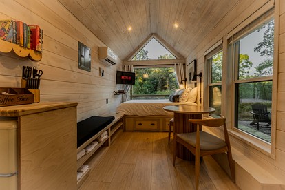 Secluded Tiny Home with Hot Tub, Sauna & Fire Pit near Lake Livingston in Coldspring, Texas - Coldspring, Texas - glamping.directory