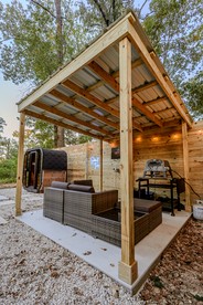 Secluded Tiny Home with Hot Tub, Sauna & Fire Pit near Lake Livingston in Coldspring, Texas - Coldspring, Texas - glamping.directory