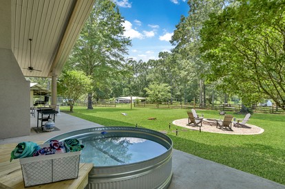 Secluded Tiny Home with Hot Tub, Sauna & Fire Pit near Lake Livingston in Coldspring, Texas - Coldspring, Texas - glamping.directory