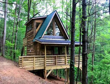 Charming Tree House with a Hot Tub in Chattahoochee National Forest, Georgia - glamping.directory
