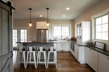 Beautiful Countryside Cabin Rental for a Relaxing Getaway on the Lake in Sawyer, Michigan - Sawyer, Michigan - glamping.directory