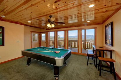 Magical Great Smoky Mountains Cabin Ideal for Group Getaways in Tennessee - Pigeon Forge, Tennessee - glamping.directory
