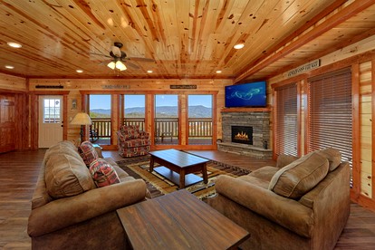 Magical Great Smoky Mountains Cabin Ideal for Group Getaways in Tennessee - Pigeon Forge, Tennessee - glamping.directory