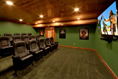 Magical Great Smoky Mountains Cabin Ideal for Group Getaways in Tennessee - Pigeon Forge, Tennessee - glamping.directory