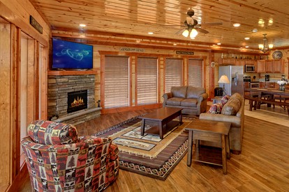 Magical Great Smoky Mountains Cabin Ideal for Group Getaways in Tennessee - Pigeon Forge, Tennessee - glamping.directory