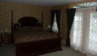 Romantic Accommodation for a Relaxing Escape in Windham County, Vermont - West Dover, Vermont - glamping.directory