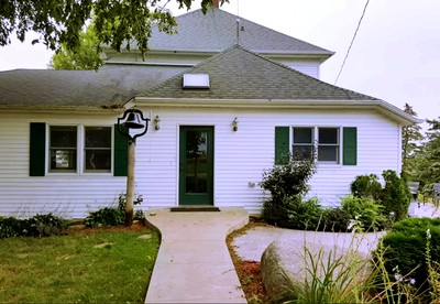 Spacious Vacation Rental for 22 Guests in a Rural Setting in Montezuma, Iowa - Montezuma, Iowa - glamping.directory