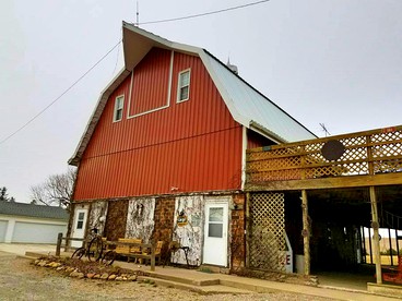 Spacious Vacation Rental for 22 Guests in a Rural Setting in Montezuma, Iowa - Montezuma, Iowa - glamping.directory