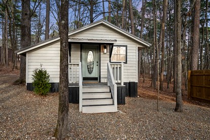 Cozy Cabin with Additional Studio Mini-Cabin in Broken Bow, Oklahoma - Broken Bow, Oklahoma - glamping.directory