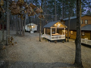Cozy Cabin with Additional Studio Mini-Cabin in Broken Bow, Oklahoma - Broken Bow, Oklahoma - glamping.directory