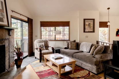 Quaint Cottage in The Village near Big Bear Lake, Perfect for a Weekend Escape - Big Bear Lake, California - glamping.directory