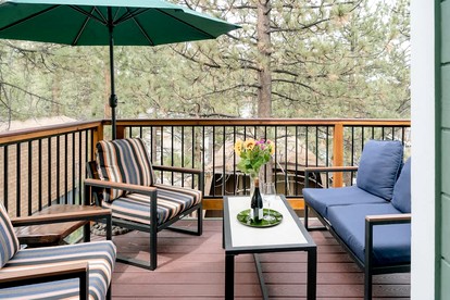 Quaint Cottage in The Village near Big Bear Lake, Perfect for a Weekend Escape - Big Bear Lake, California - glamping.directory