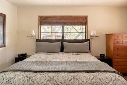Quaint Cottage in The Village near Big Bear Lake, Perfect for a Weekend Escape - Big Bear Lake, California - glamping.directory
