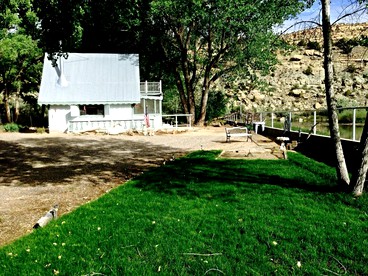 Fantastic Cabin for 10 Guests near Fly Fishing Destinations in Navajo Dam, New Mexico - Navajo Dam, New Mexico - glamping.directory