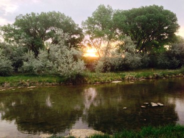 Fantastic Cabin for 10 Guests near Fly Fishing Destinations in Navajo Dam, New Mexico - Navajo Dam, New Mexico - glamping.directory