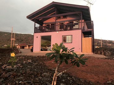 Charming Oceanfront Bungalow with Amazing Views near Kona, Hawaii - glamping.directory
