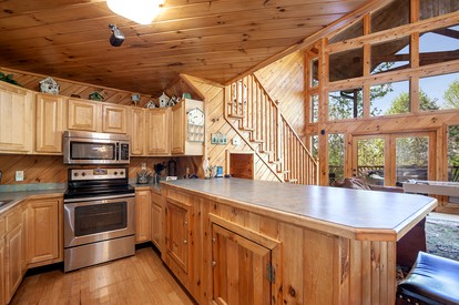 Fully-Equipped Luxury Cabin with Stunning Views of the Great Smoky Mountains, Tennessee - Sevierville, Tennessee - glamping.directory