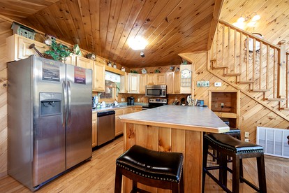 Fully-Equipped Luxury Cabin with Stunning Views of the Great Smoky Mountains, Tennessee - Sevierville, Tennessee - glamping.directory