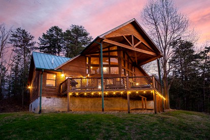 Fully-Equipped Luxury Cabin with Stunning Views of the Great Smoky Mountains, Tennessee - glamping.directory