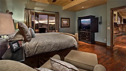 Charming Vacation Rental with a Hot Tub near Stagecoach Reservoir, Colorado - Steamboat Springs, Colorado - glamping.directory