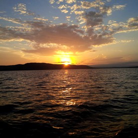 Lovely Waterfront Cabin Ideal for Weekend Getaway on Greers Ferry Lake, Arkansas - Tumbling Shoals, Arkansas - glamping.directory