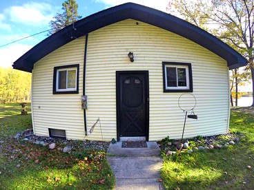 Secluded Lake Cottage Rental with a Dock and a Game Room in Hale, Michigan - Hale, Michigan - glamping.directory